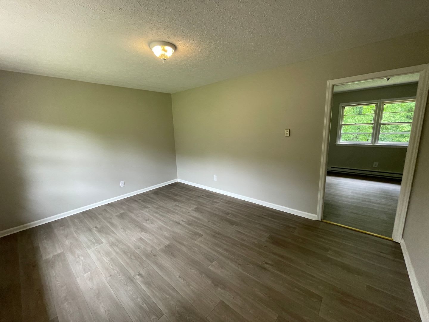 3 bedroom 1 bath brick ranch house. – photo 2