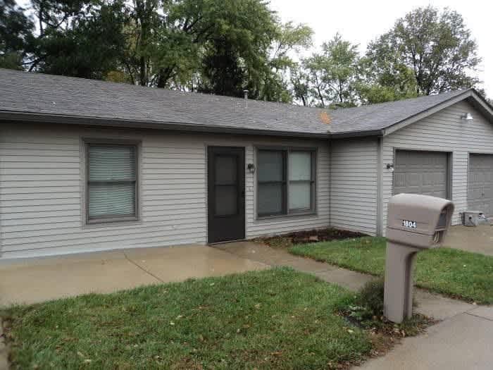 Very Nice 2 Bedroom 1 Bath Duplex – photo 1