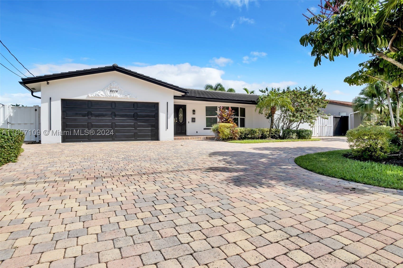 5220 NE 26th Ave – photo 2