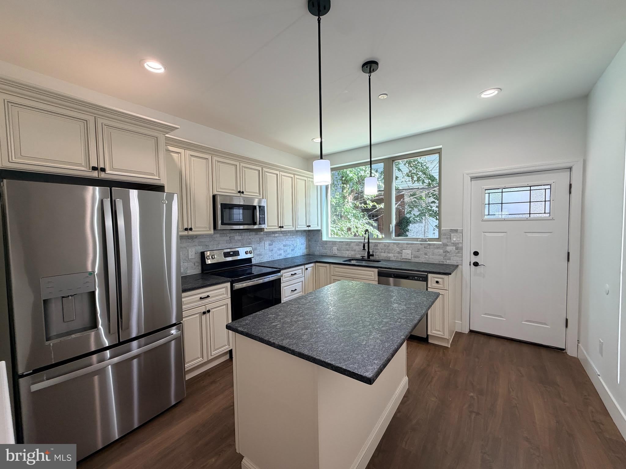 5520 WALTON Avenue – photo 3
