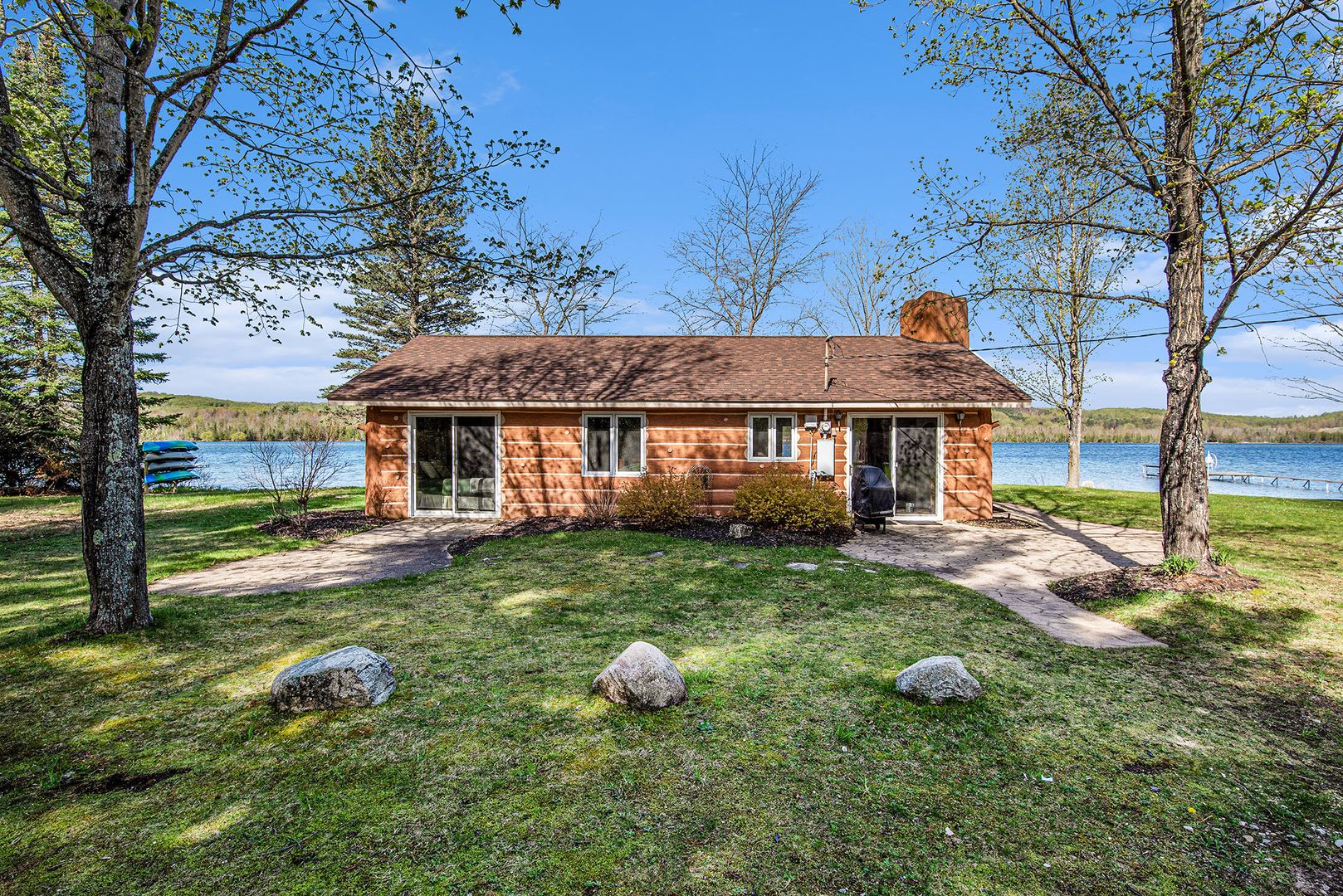 Fully Furnished Lakefront Home on Intermediate Lake – Available October 1, 2026 through May 27, 2027 – photo 2