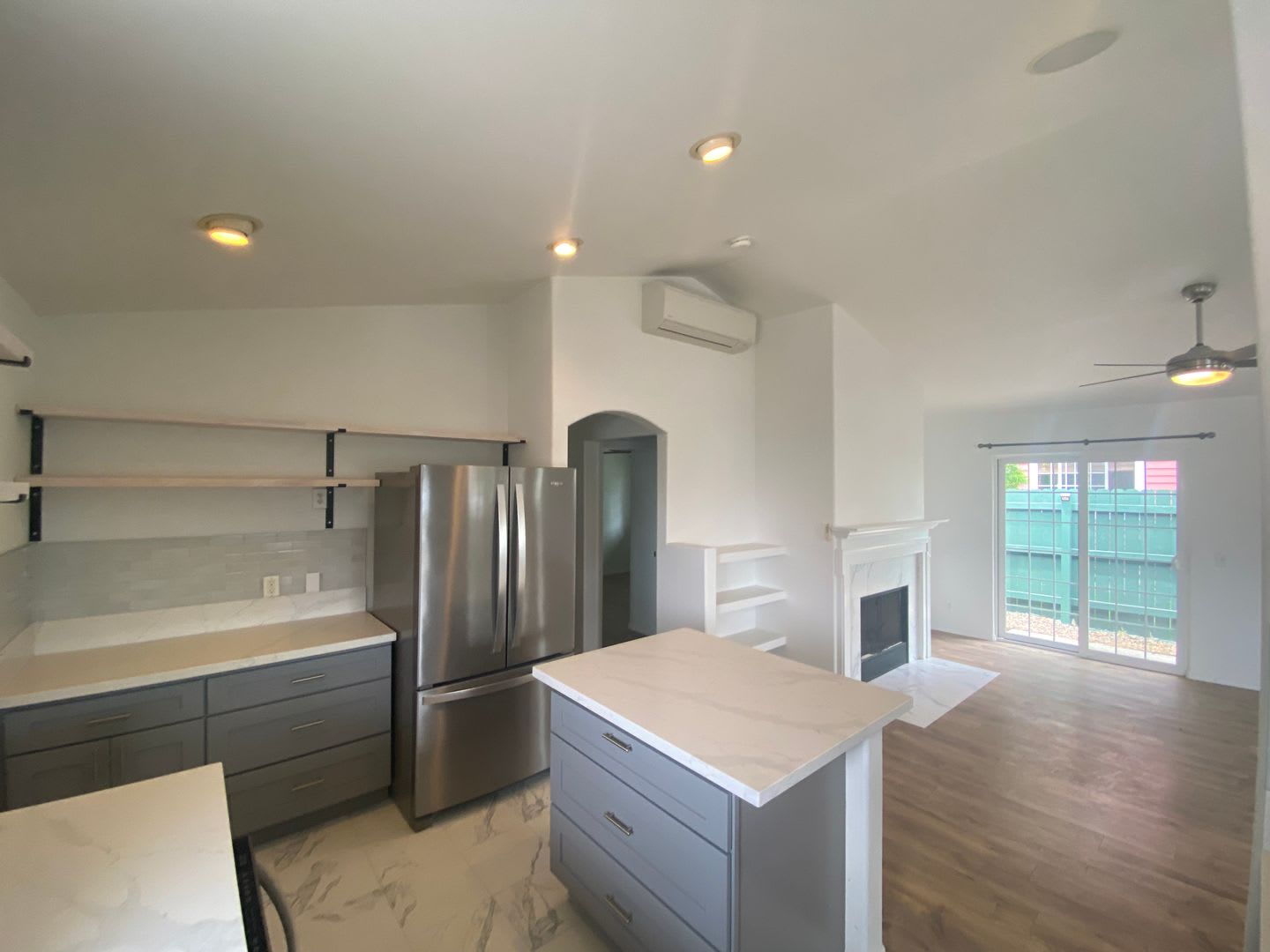 The Heart of Waimea 3BR/2BA with AC, Vaulted Ceilings, and Yard Service! – photo 3
