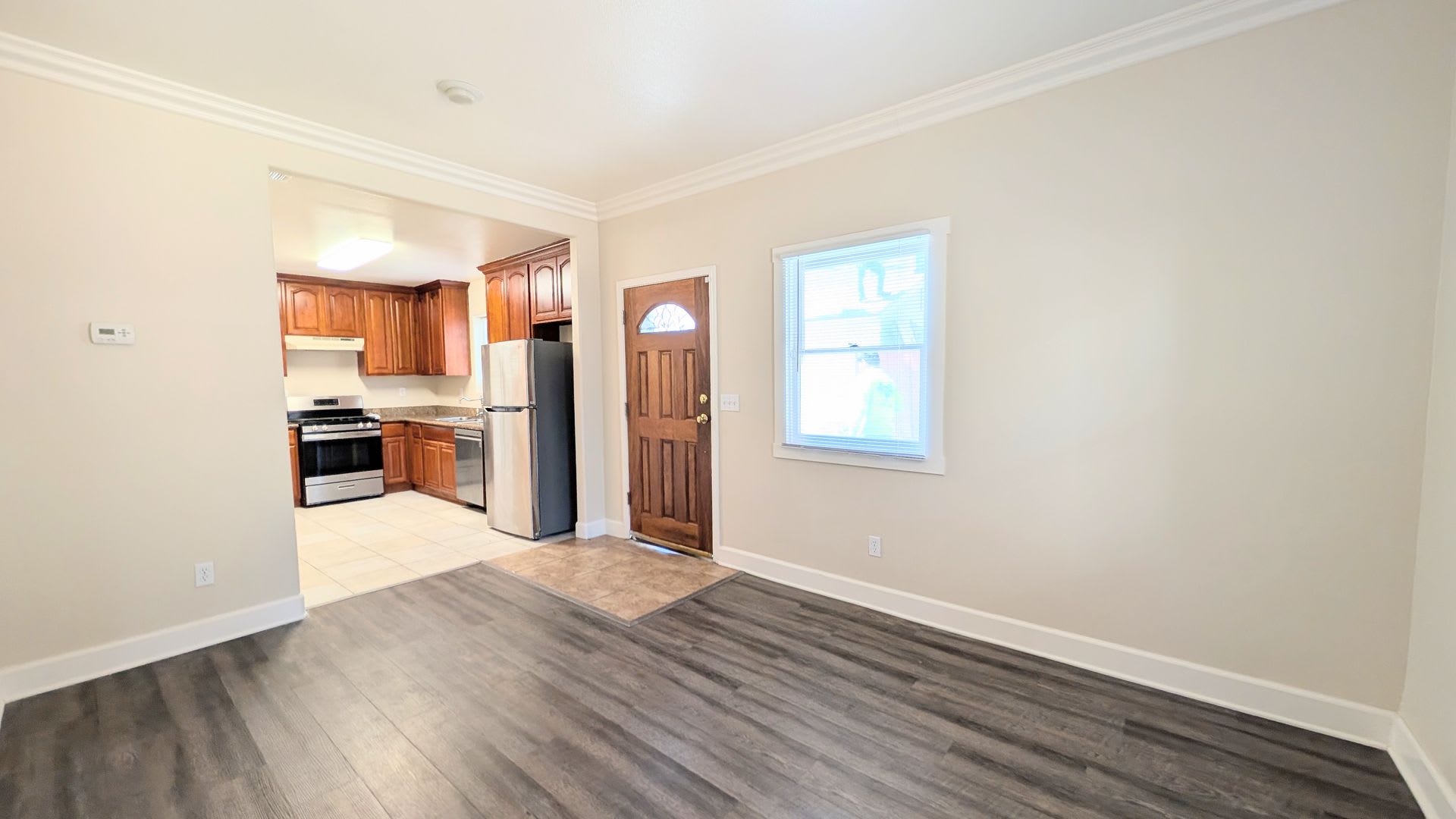 GREAT DOWNTOWN LOCATION!! GATED PARKING! – photo 5