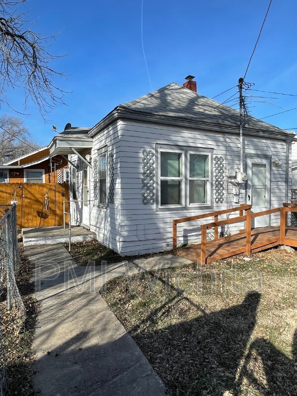 418 West Harry Street – photo 3