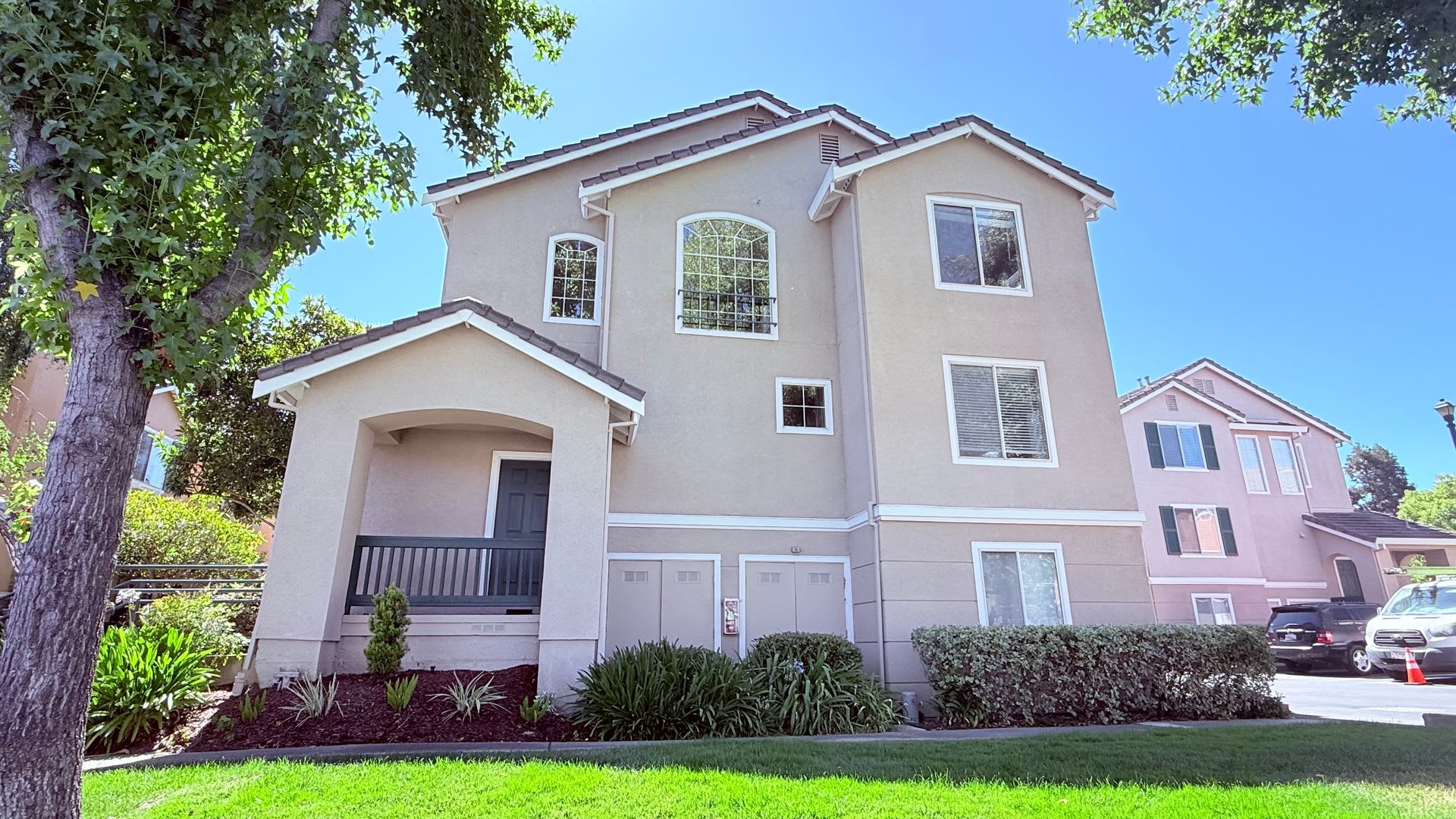 Bright And Airy 3Bd 2 5Ba Townhouse In Shadowhawk Community Danville Available Now – photo 2