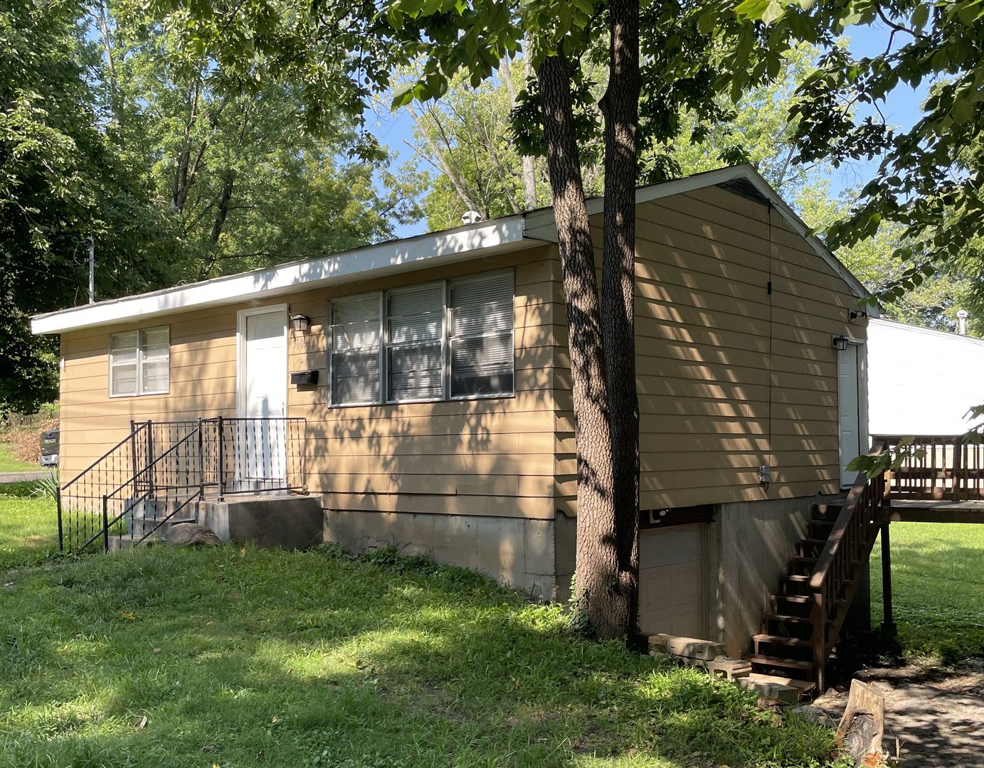 Two Bed One Bath Home Available Now – photo 3