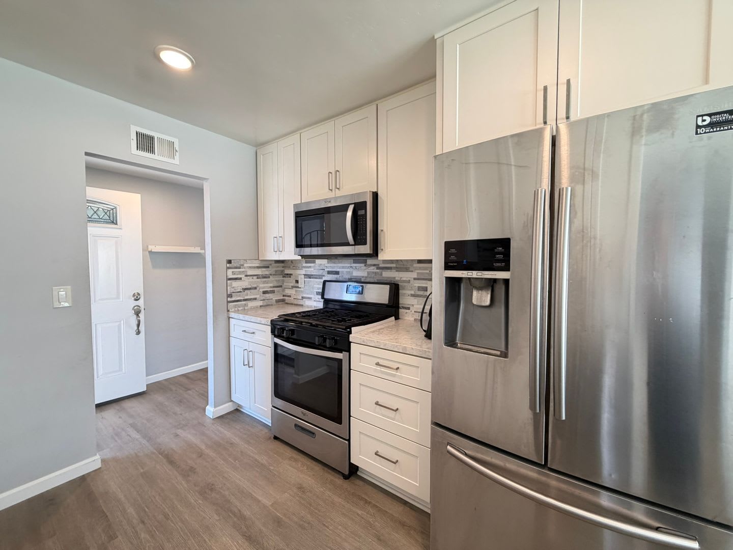 Spacious 3-Bedroom Home in Bay Terraces – photo 3