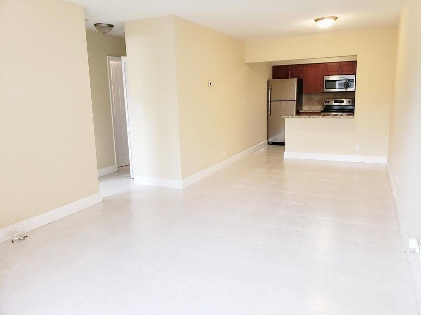 190 NE 40th Street – photo 1
