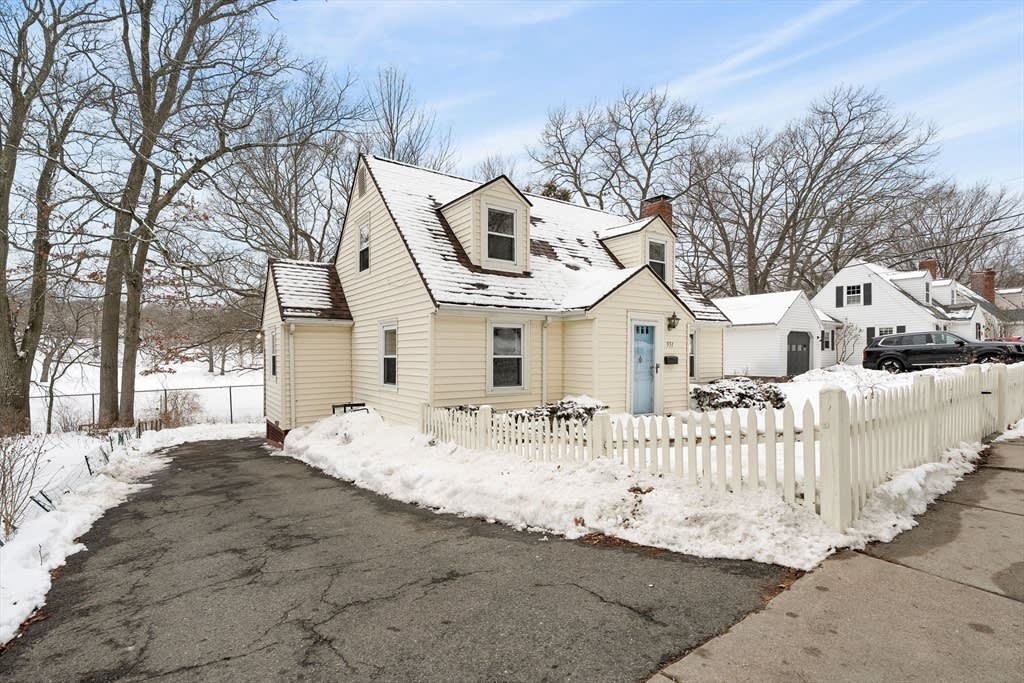 551 Poplar St – photo 2