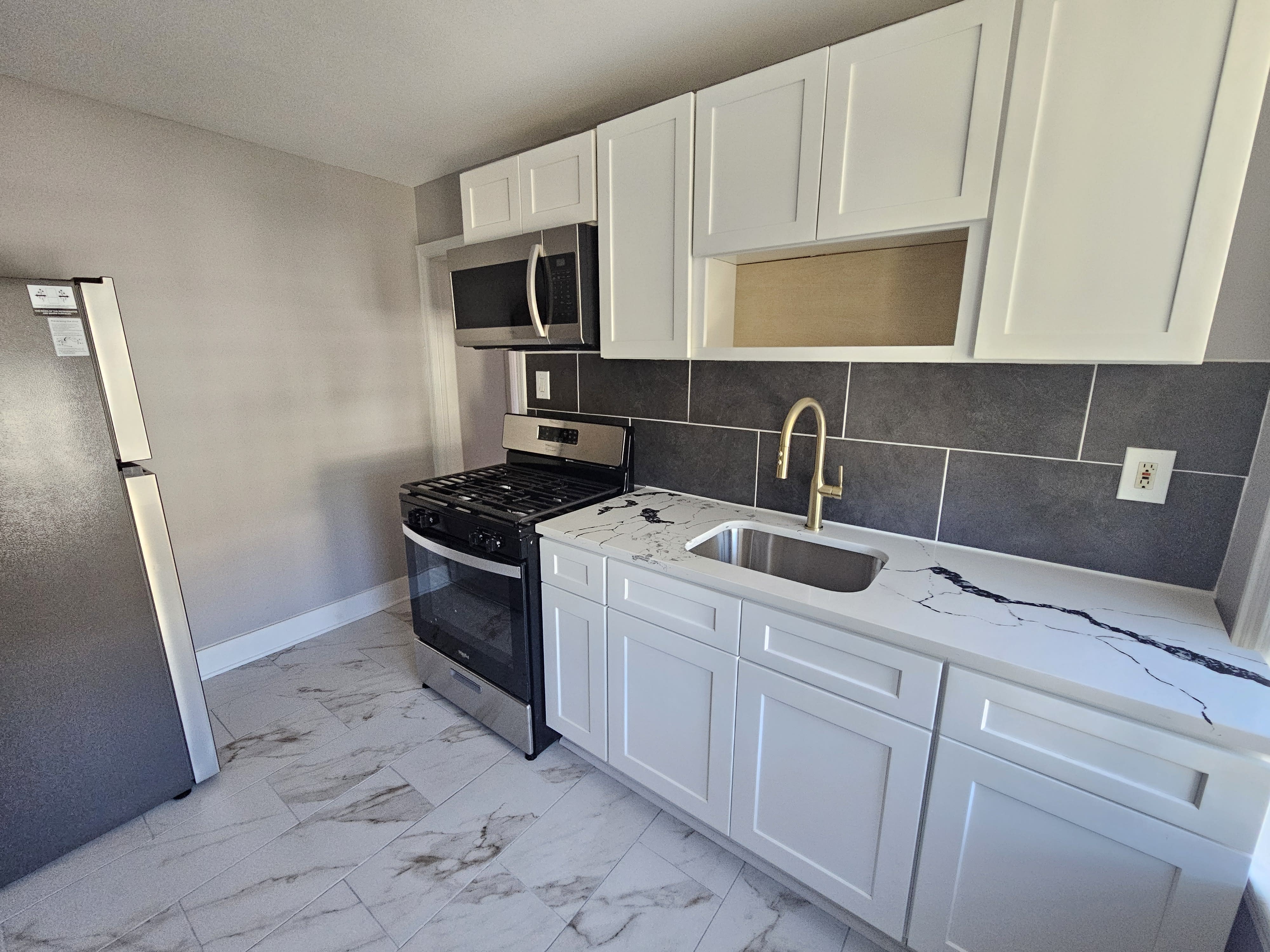 317 William St – photo 4