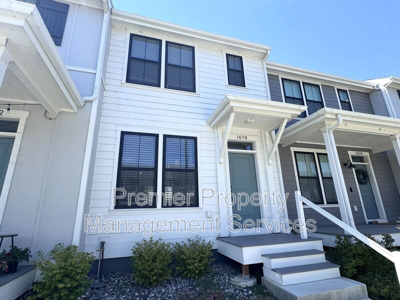 1678 St. George – photo 2