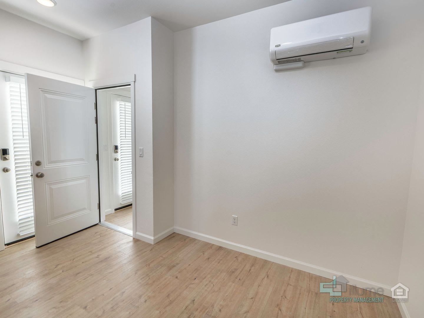 SUMMER SPECIAL: 1-MONTH RENT FREE! Charming 2 Bd/2.5 Ba Home in Hillsboro – photo 4