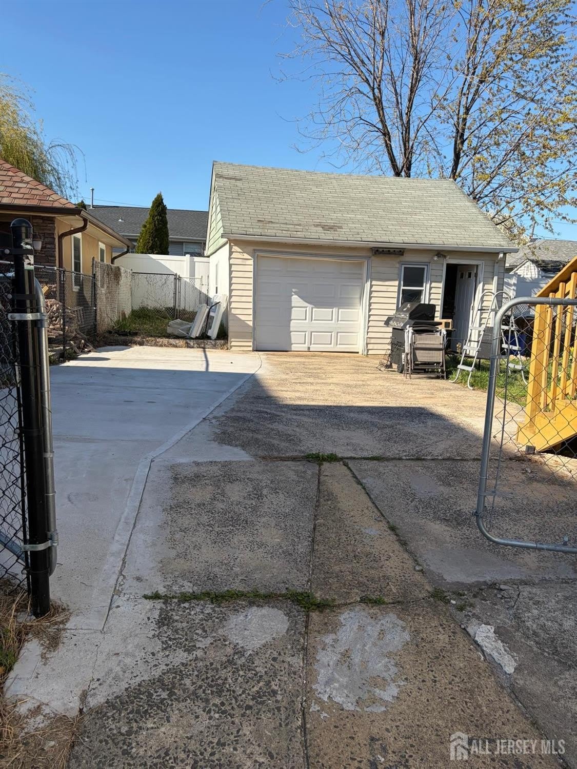 138 Luther Ave – photo 2