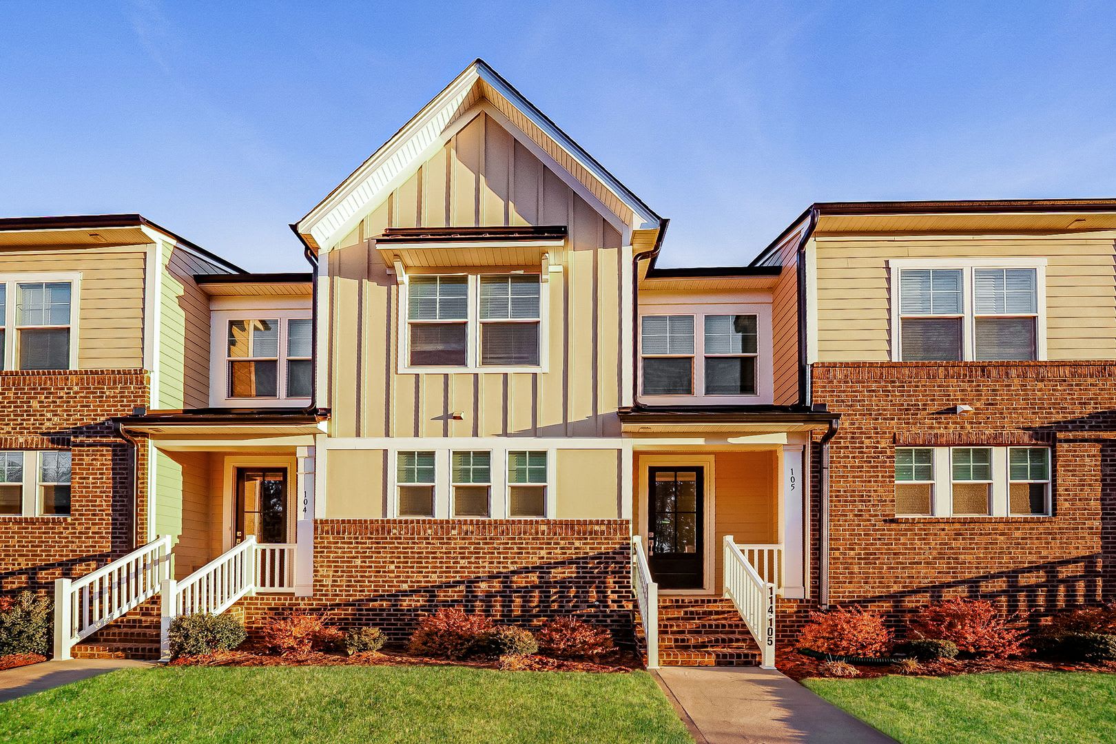 3 Bedroom 2 5 Bath Townhome For Rent In Mooresville Nc Attached 2 Car Garage Modern Kitchen – photo 2
