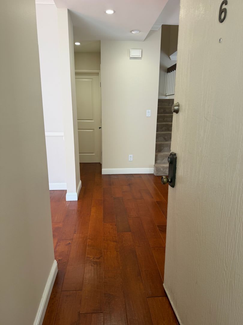 Large Townhome In Glendale Verdugo Woodlands – photo 4