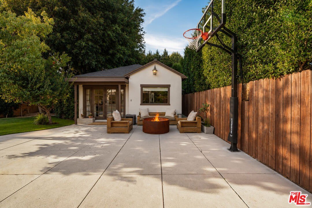 6537 Moore Dr – photo 2