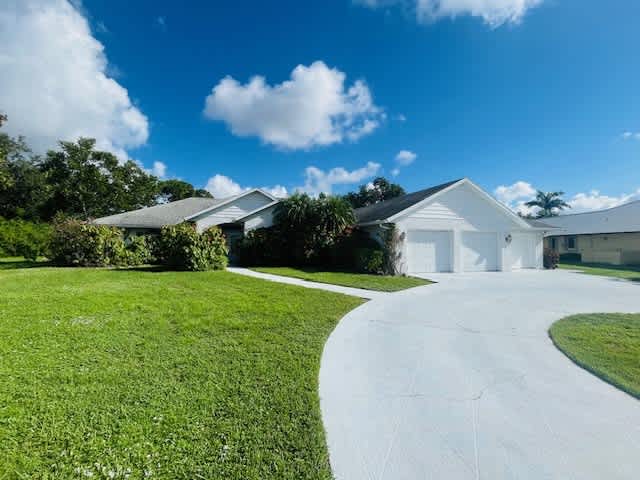 5638 Country Lakes Drive – photo 2