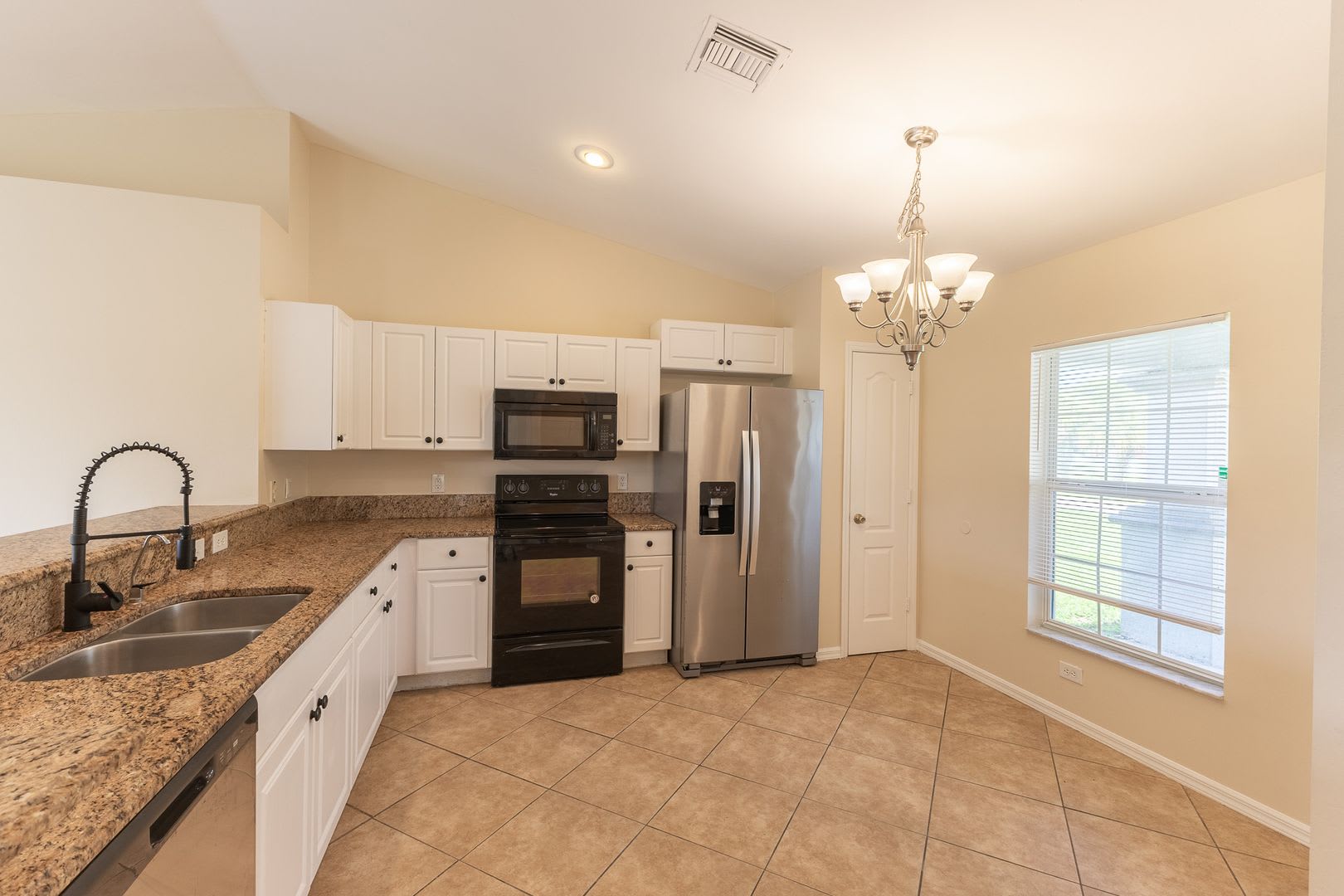 3/2 Single Family home freshly painted interior and exterior – photo 3