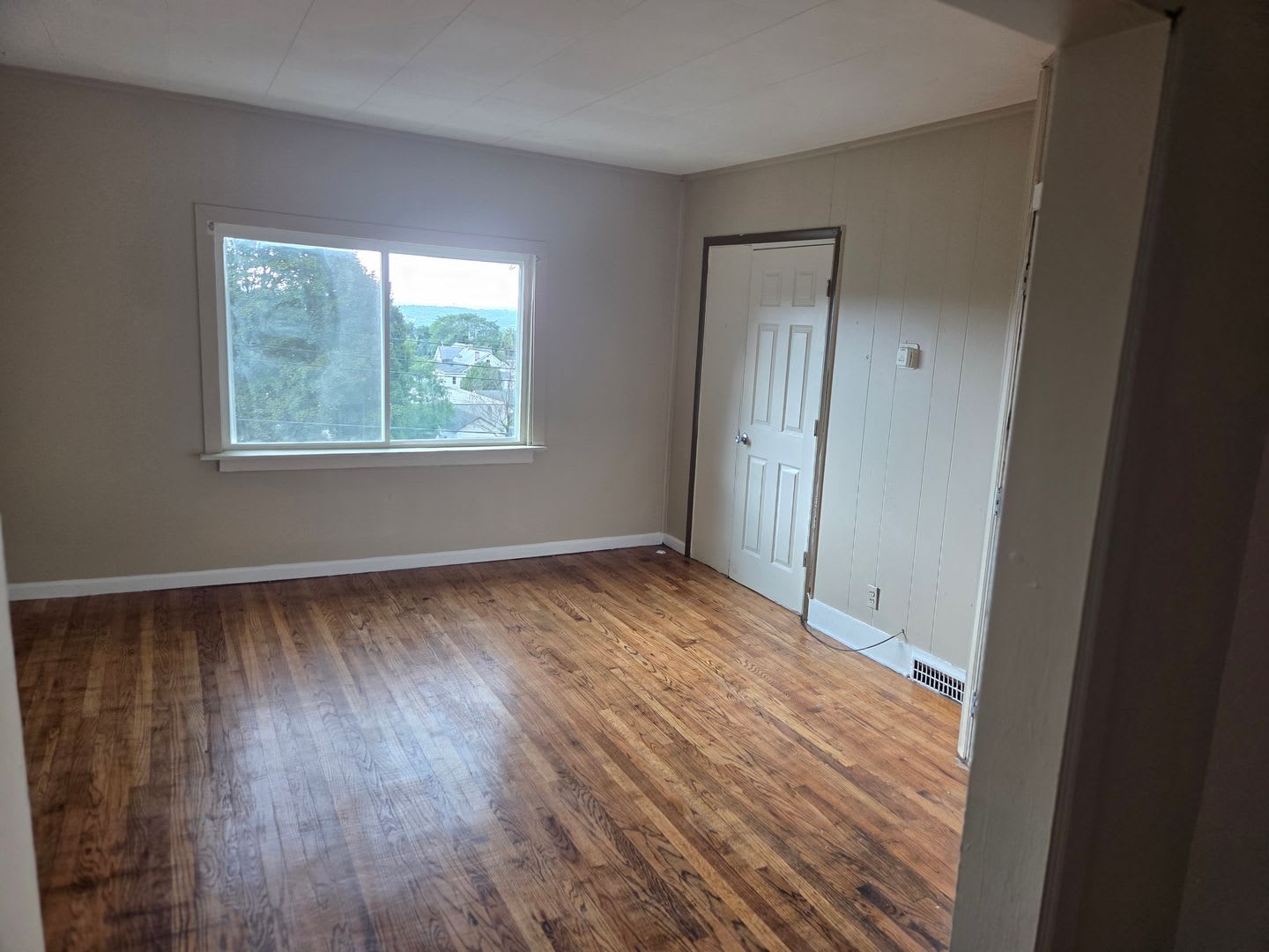 630 Carbon St – photo 3