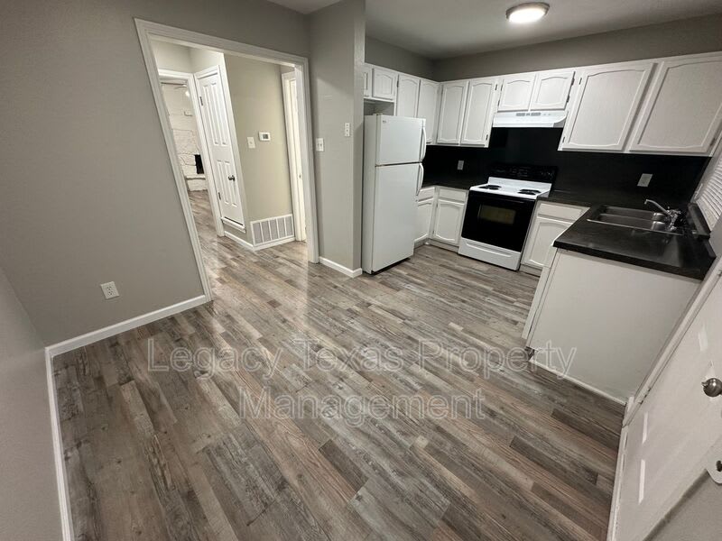 1608 Sun Valley Dr – photo 2