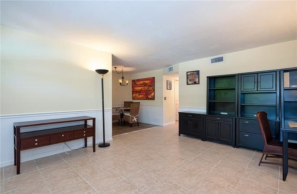4290 Gulfstream Drive#5 – photo 4