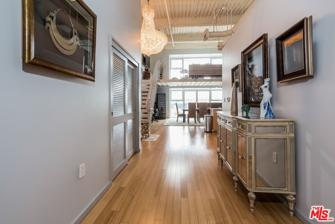 1130 S FLOWER St – photo 3