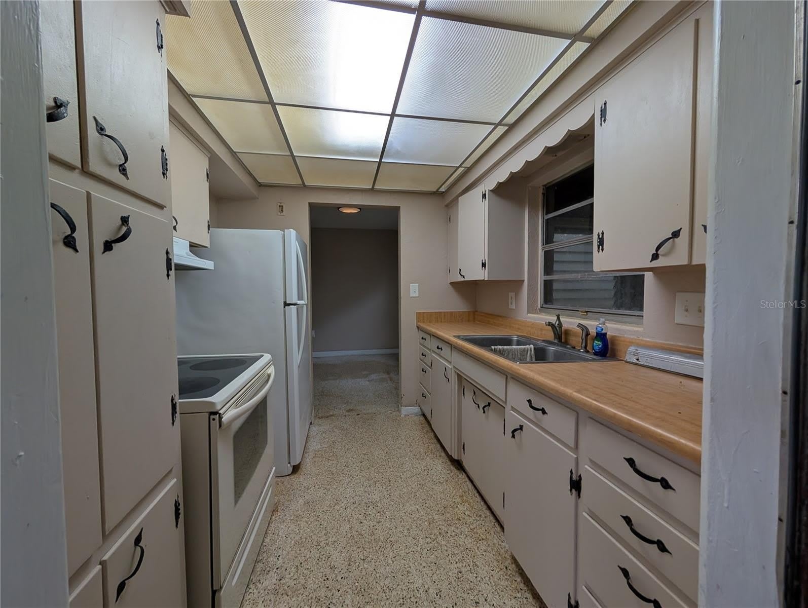 208 OAKWOOD Drive – photo 4