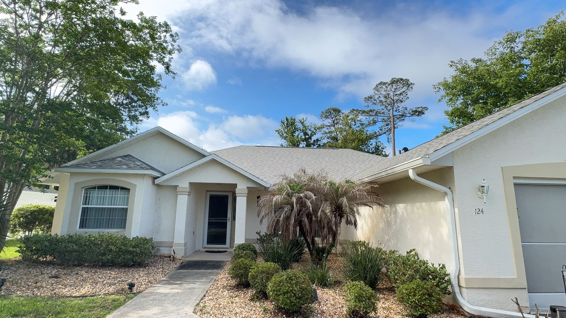 Beautiful 3-Bedroom, 2 bath Home with Screened Porch – photo 1