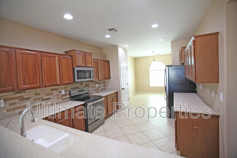 18028 W Golden Ln – photo 5