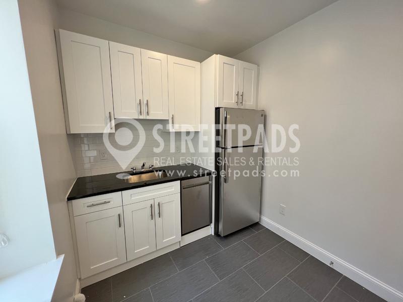 123 Sutherland Rd – photo 3