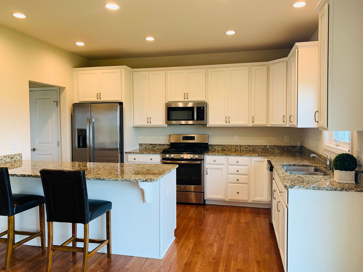4 Bedroom, 2.5 Bath House – photo 4