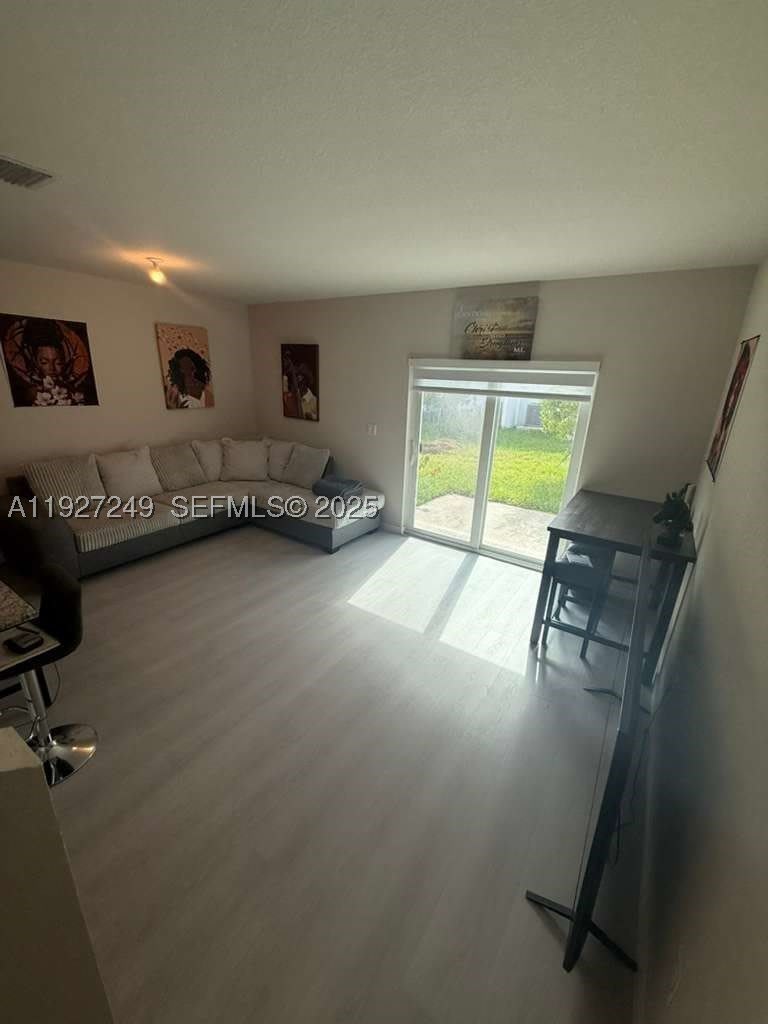 1037 NW 5th St – photo 3