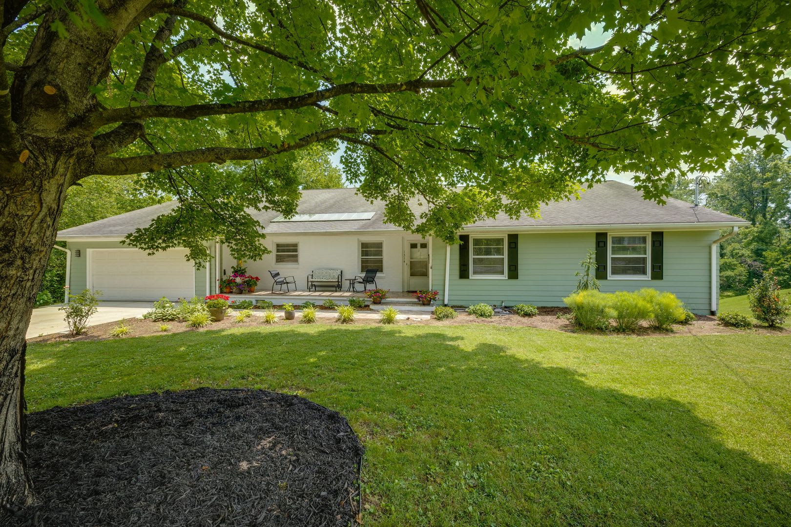 6 Bedroom / 3 Bath Home – photo 2