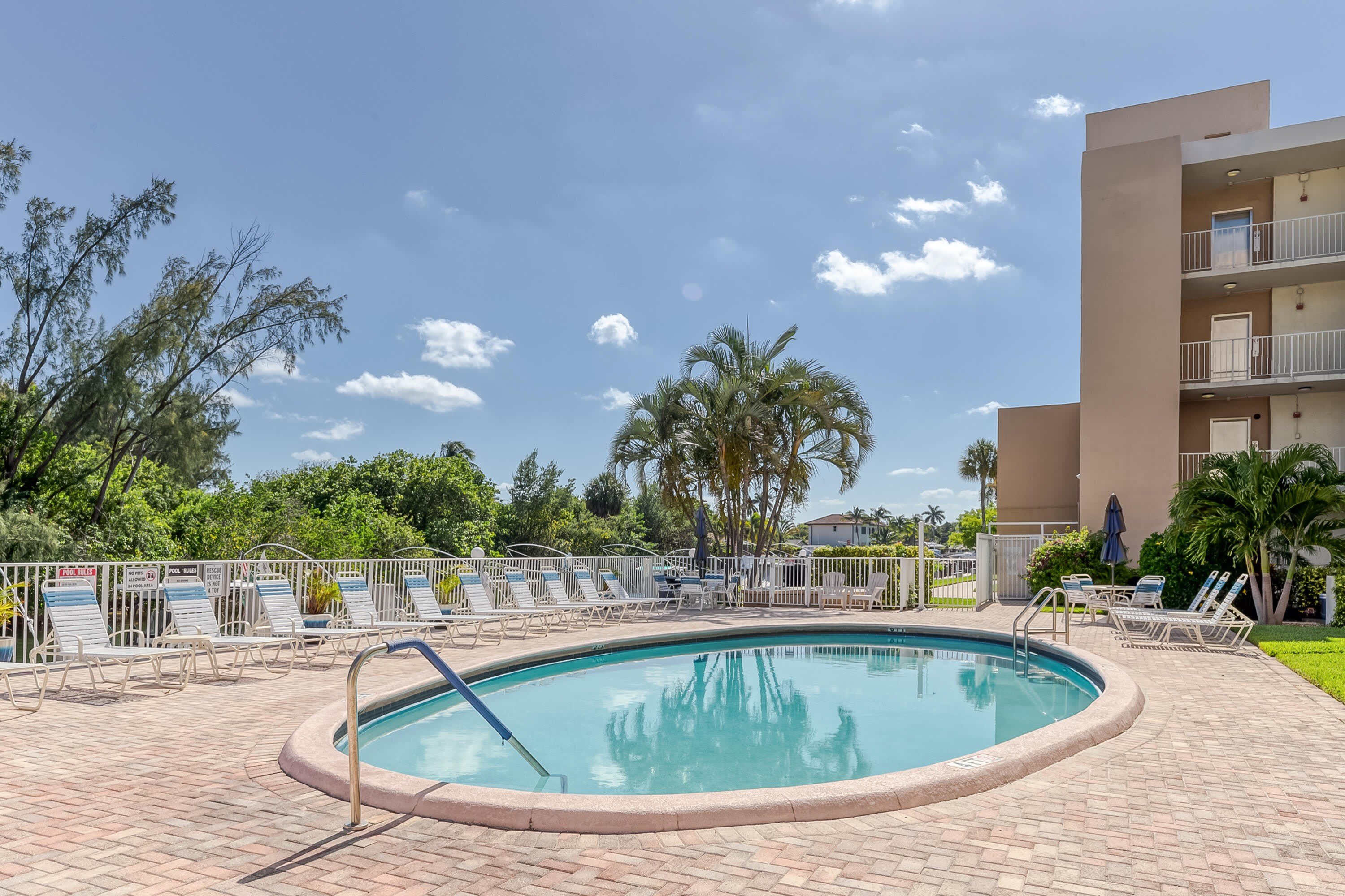 2850 NE 14th St Causeway – photo 2