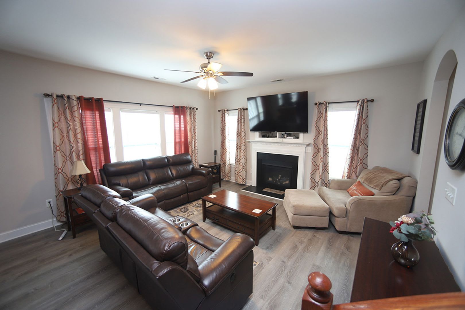 Coming Soon Three Levels Of Living Room For Everyone 4Br 3Ba Finished 3Rd Floor – photo 4