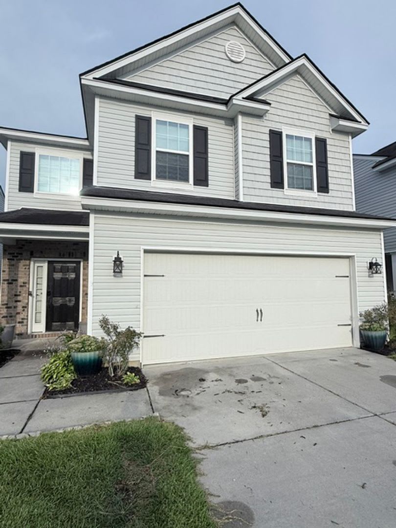 4 Bedroom, 2.5 Bathroom Home in Moss Grove Plantation – photo 1