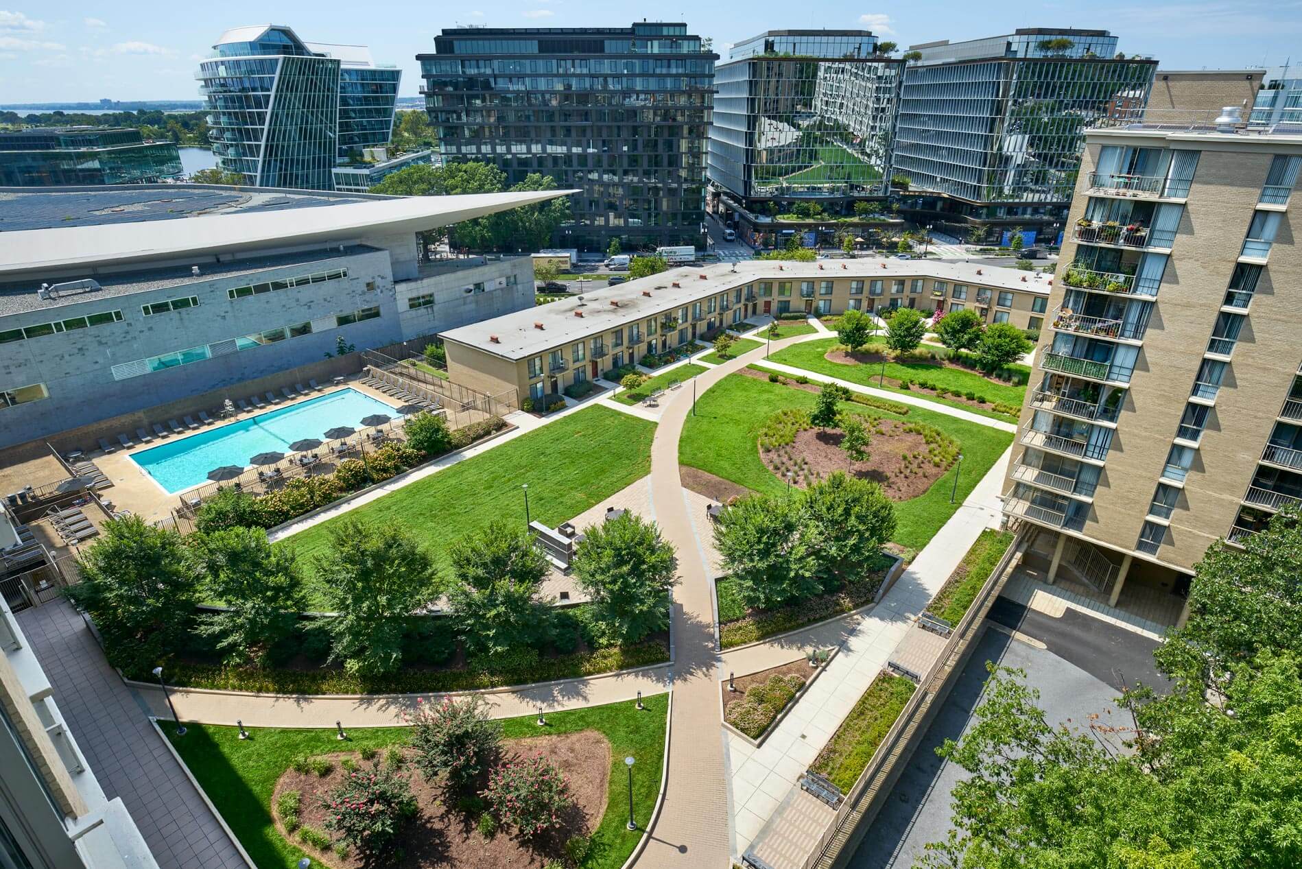 Waterside Towers Apartments – photo 1