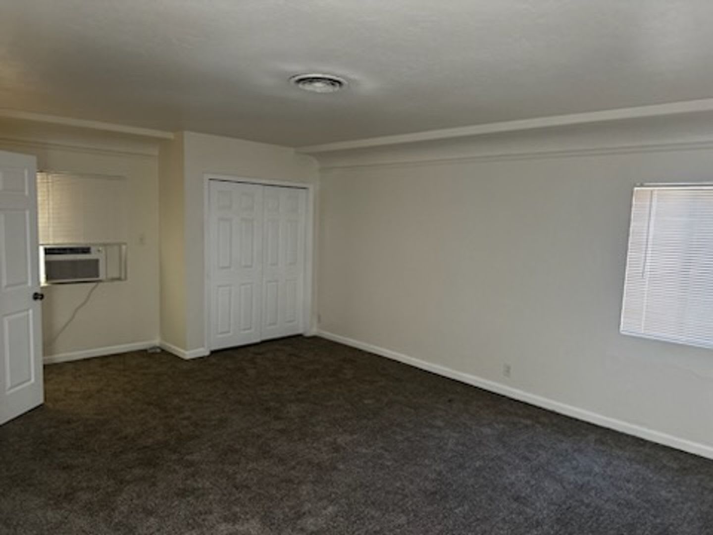 3 Bedroom Home w/ Garage – photo 5