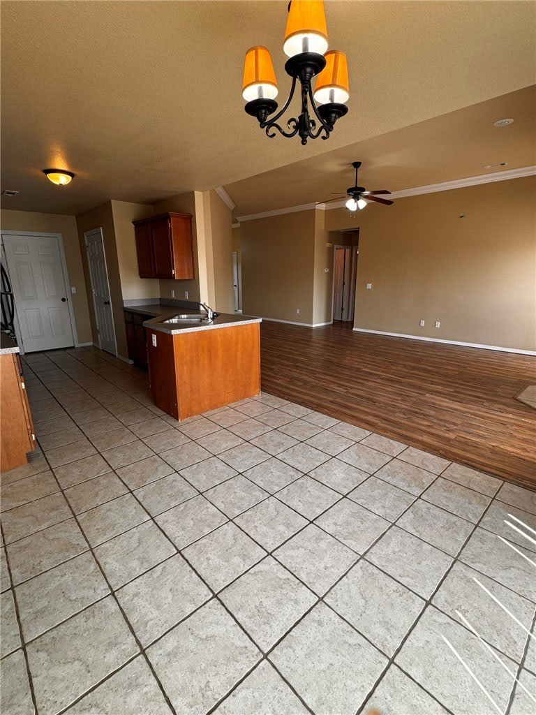 1532 Hutchinson Street – photo 4
