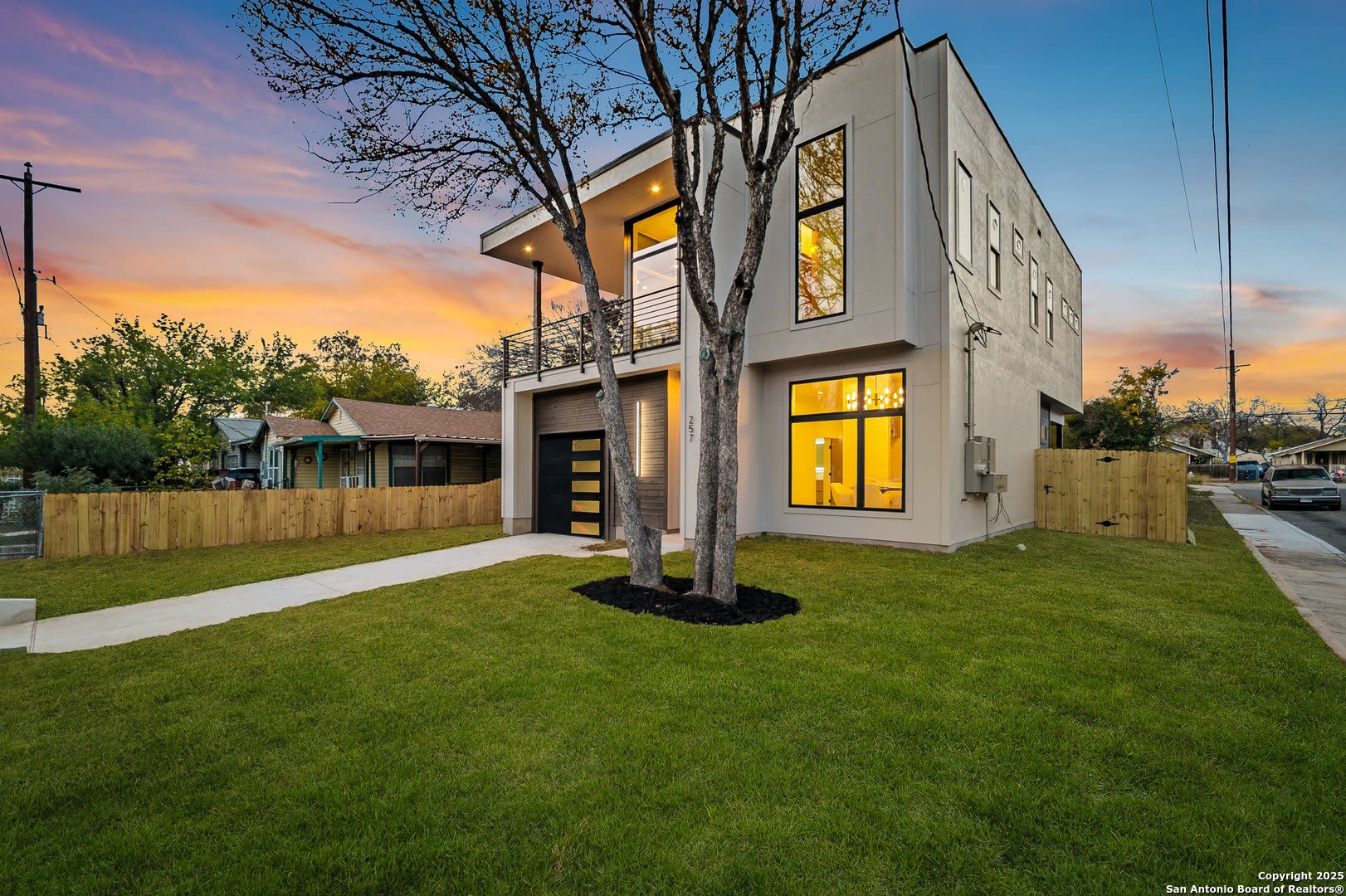257 E Baylor – photo 2