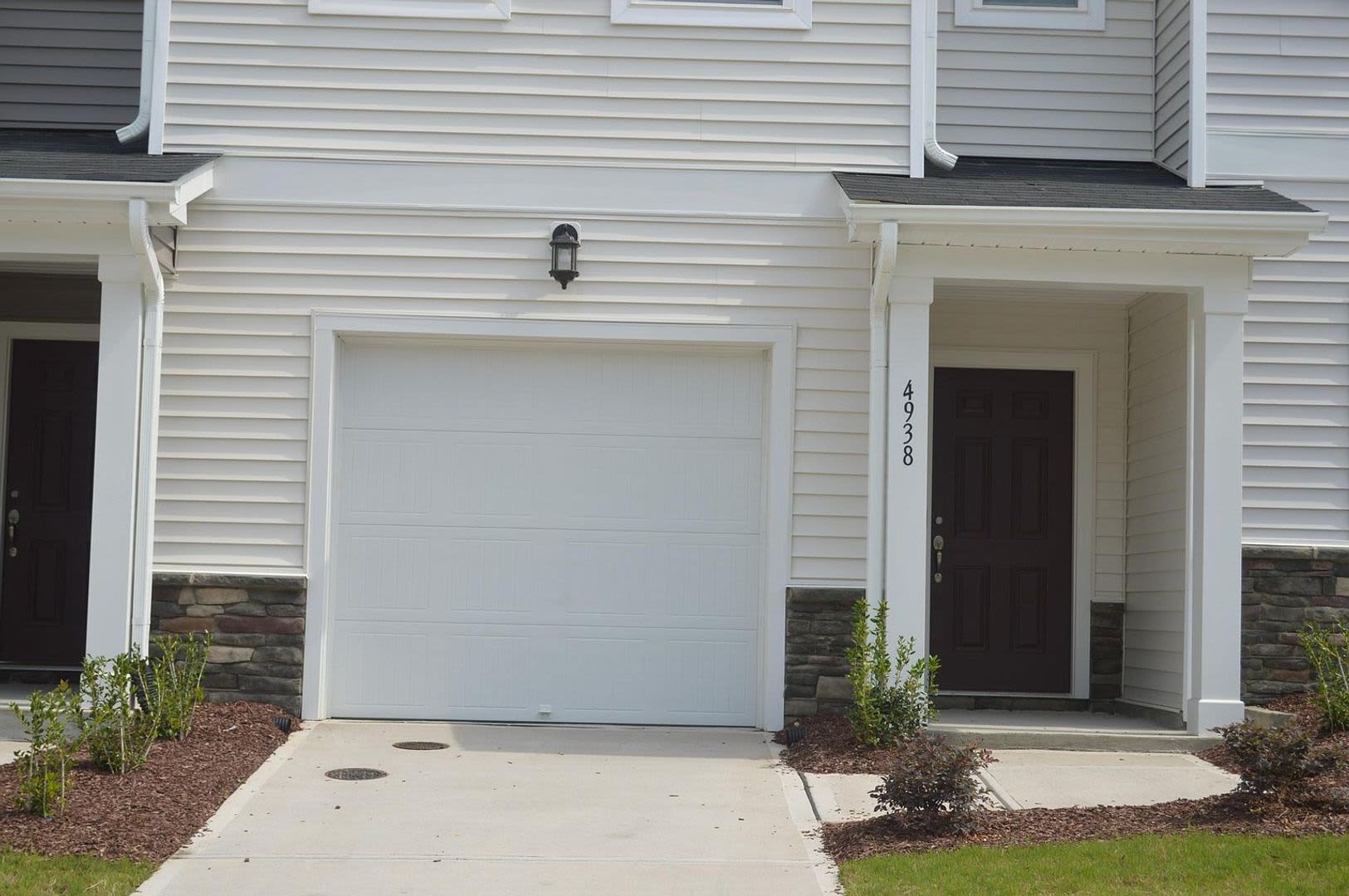 Room in 3 Bedroom Townhome at Southern Magnolia Dr – photo 5