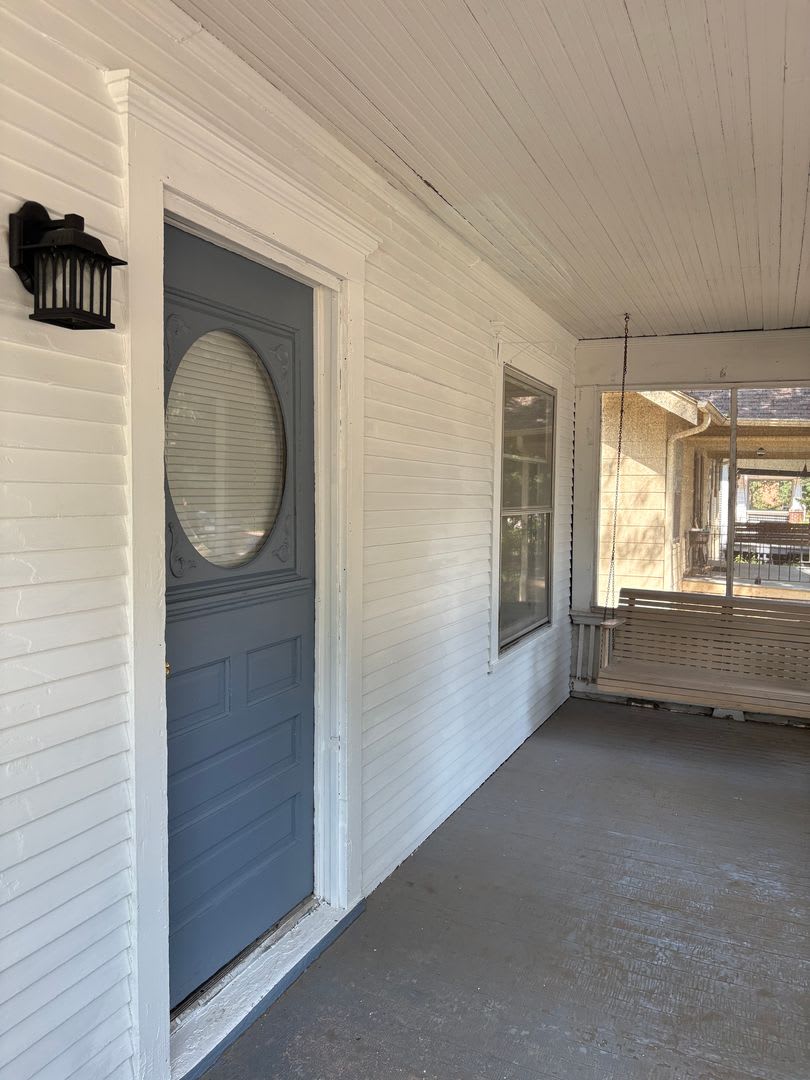 Three Bedroom 1 1/2 Bath Close to East Campus – photo 2