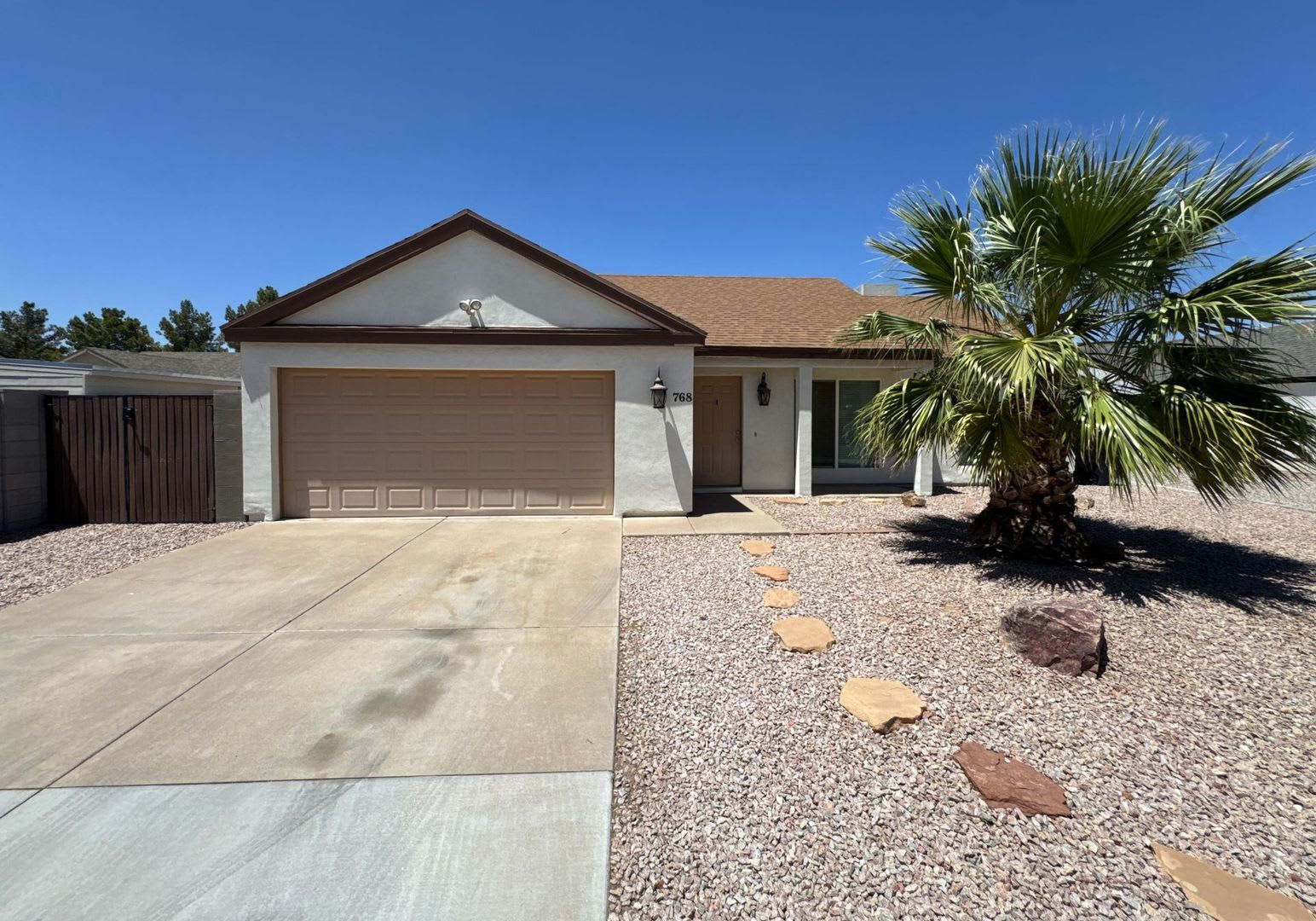 Stunning 3-bedroom, 2-bathroom home located in the highly sought-after city of Chandler, AZ. – photo 1