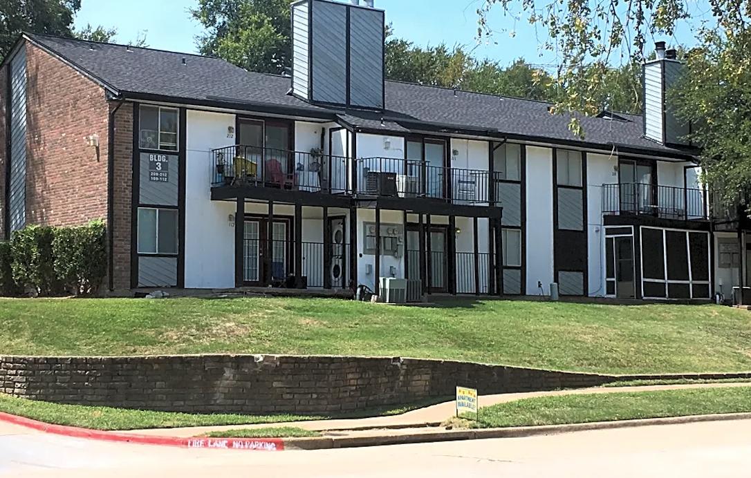 Lakeside Apartment Homes – photo 2