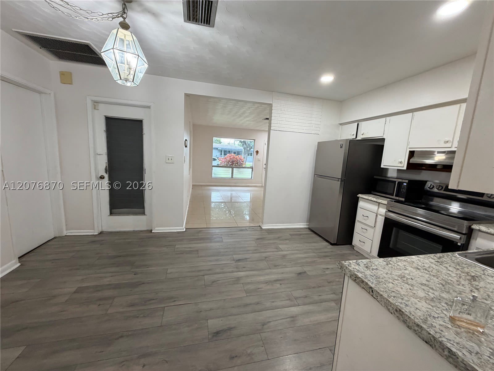 650 N 73Rd Ave – photo 2