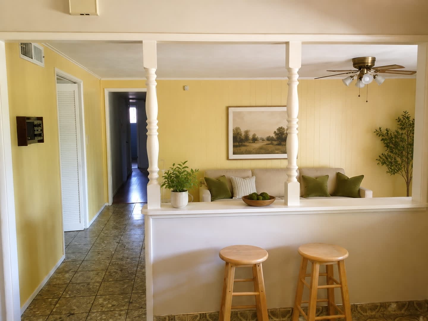 Spacious 3-Bedroom, 2.5-Bath Home for Rent in Fresno! – photo 2