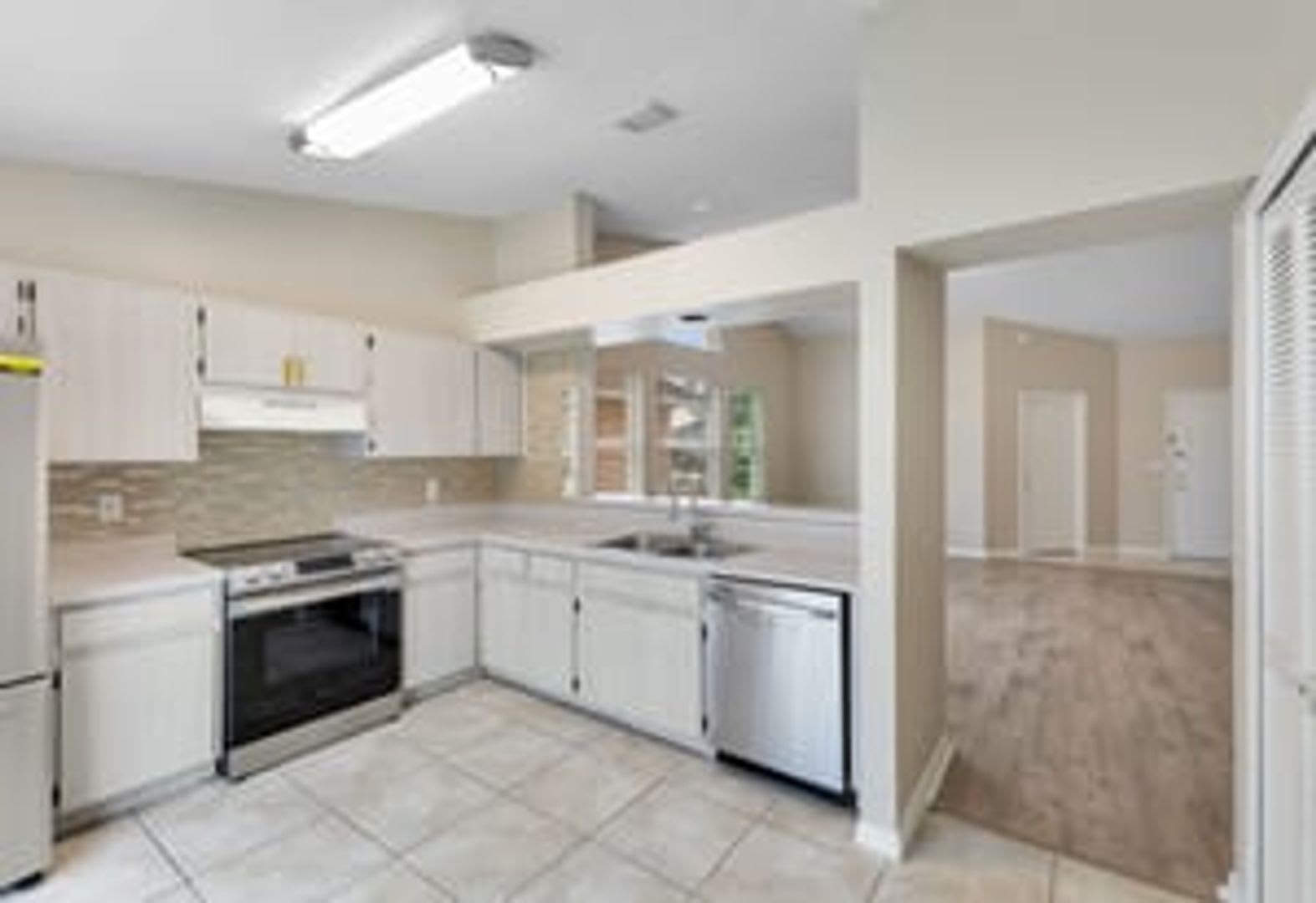 8821 Parliament Court, a 3-bedroom, 2-bathroom, pool home – photo 4