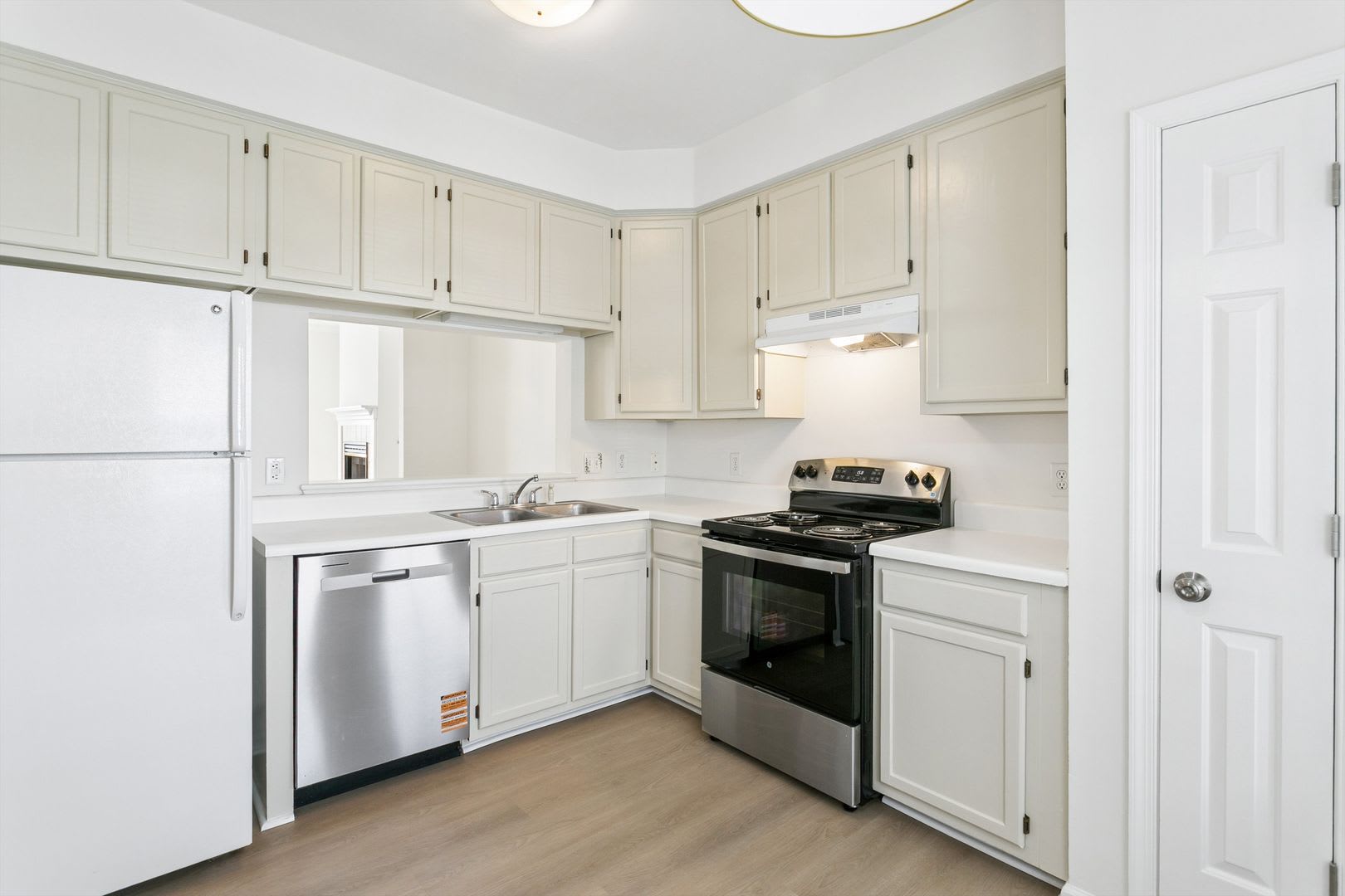 3Br 2 5 Ba Smithy Glen Coventry York County – photo 4