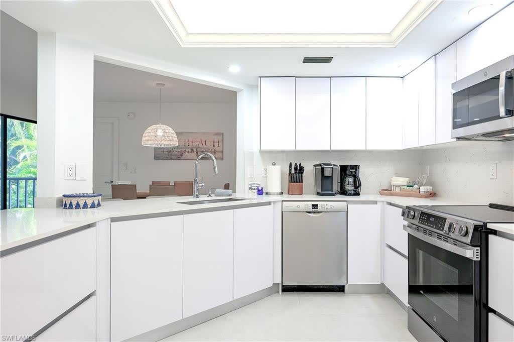 592 Beachwalk Cir – photo 2