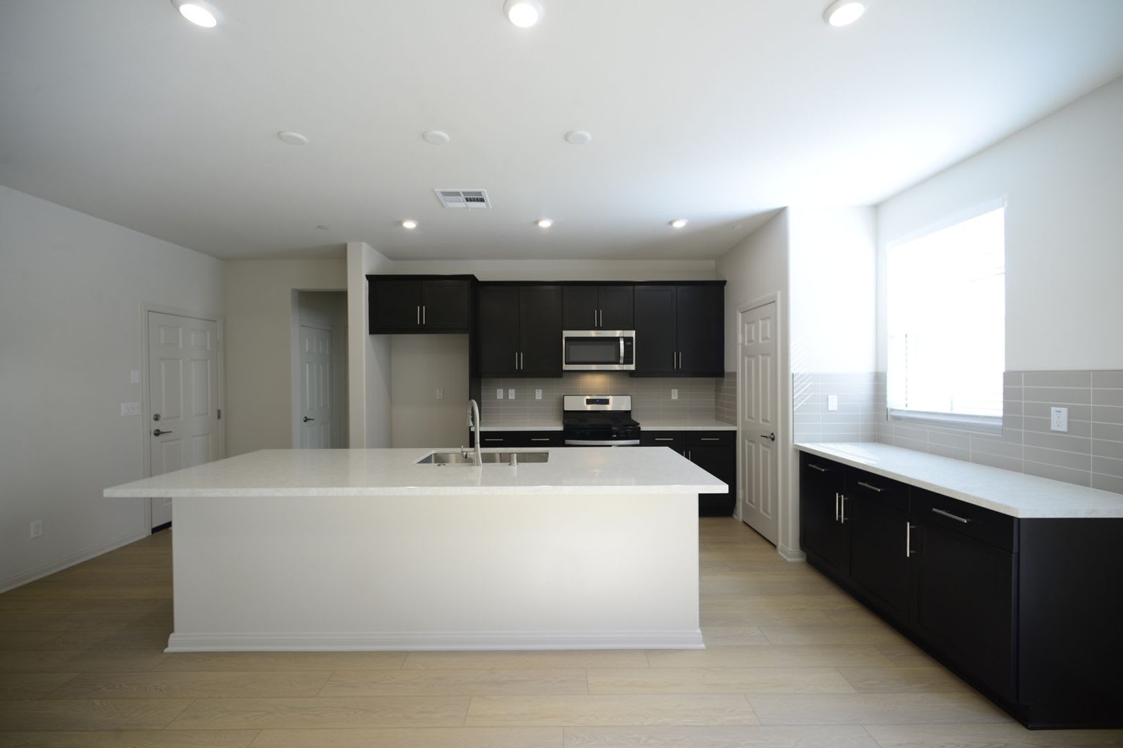 Stunning 4BR House in Menifee – photo 4